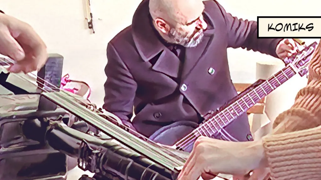 Umělec tvoří hudební nástroje ze zbraní