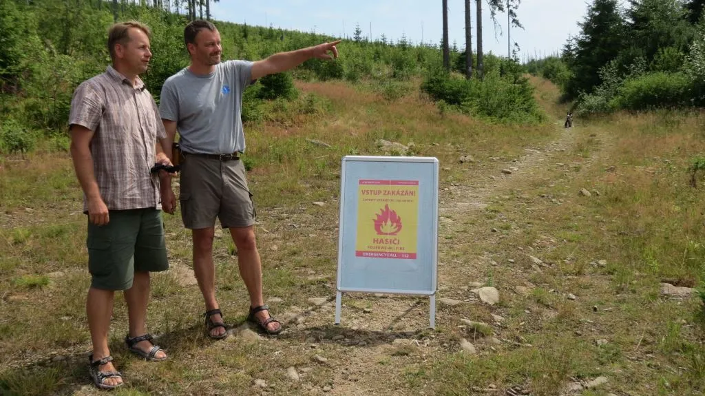 Šumavský národní park kvůli požáru uzavřel turistickou stezku