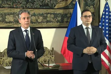 Je to mimořádná práce, ocenil Blinken v Praze českou muniční inciativu