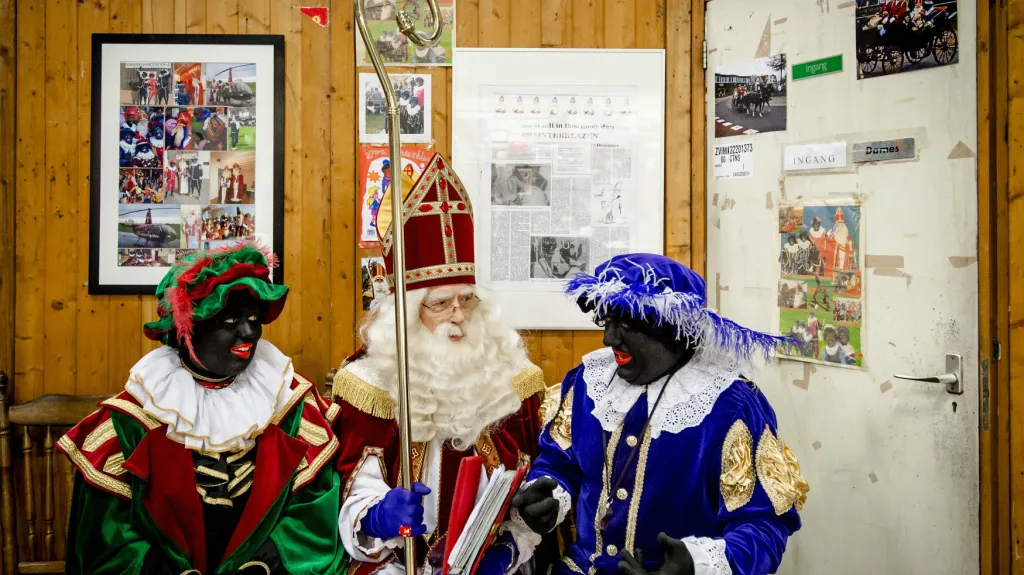 Nizozemský Sinterklaas se svými Černými Petry