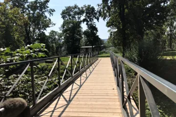 V Bučovicích obnovili dva zpustlé lesoparky. Jsou v nich nové stromy, altány nebo hřiště 