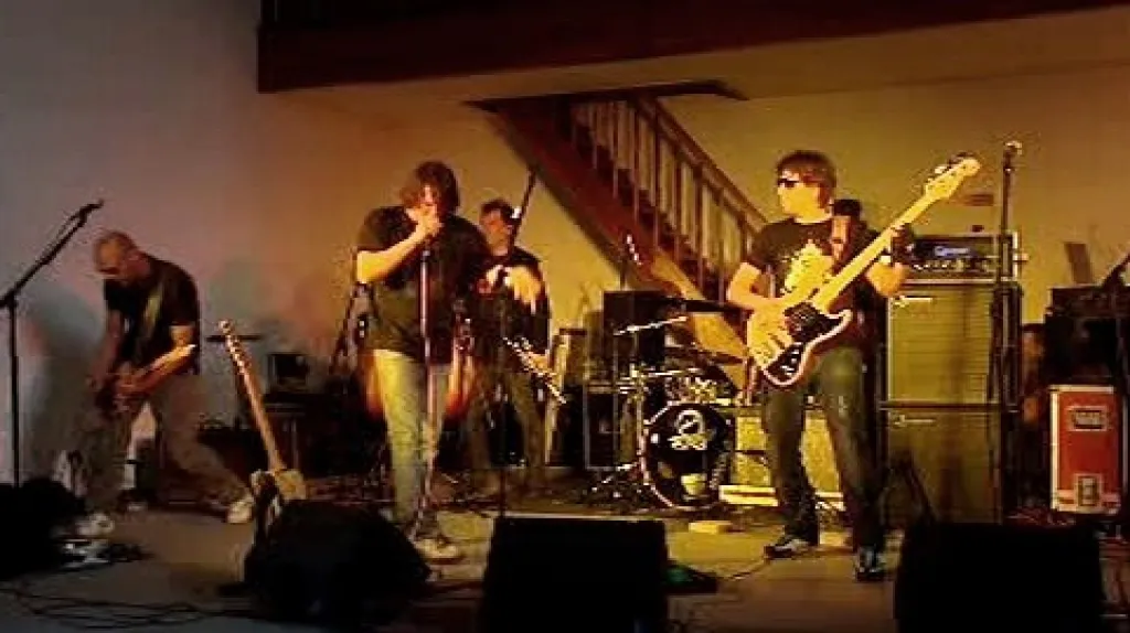 Koncert skupiny Chinaski v pankrácké věznici