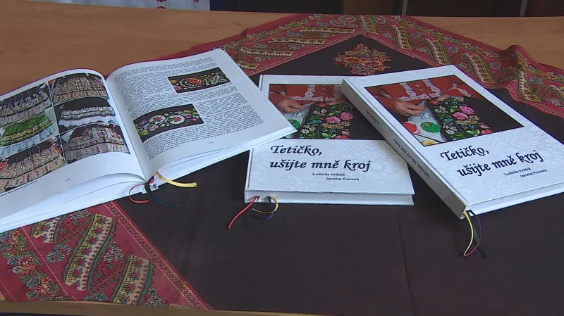 Kniha „Tetičko, ušijte mně kroj“