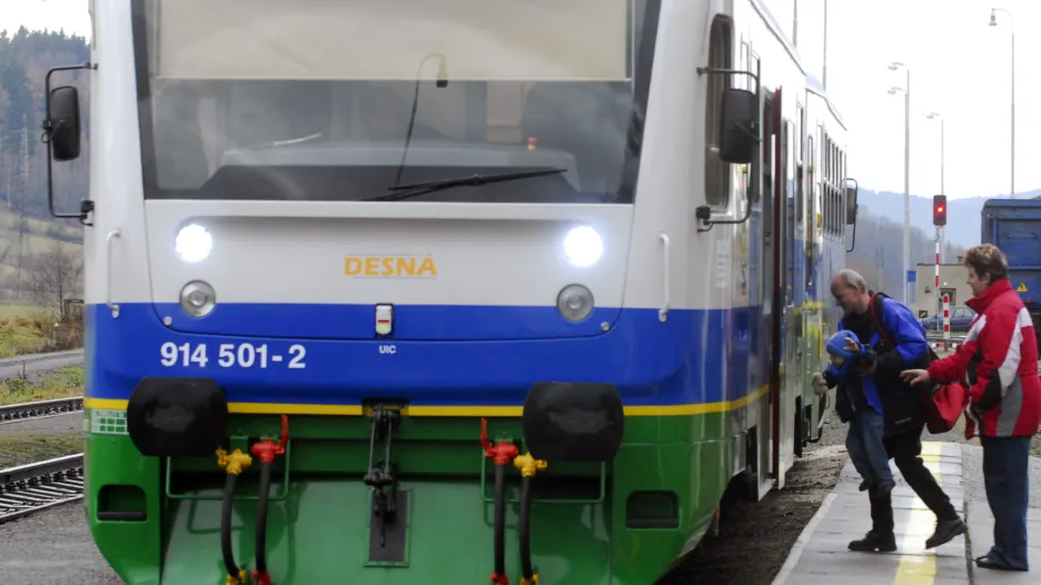 Trať do Koutů nad Desnou se rozhodl od státních drah převzít a zachránit místní svazek obcí. dlouho zajišťoval dopravu svými vozidly, která provozoval Connex (později Veolia a ještě později Arriva). Po elektrizaci v roce 2016 však začaly do Koutů jezdit České dráhy s přímými elektrickými vlaky z Olomouce