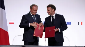 Polský premiér Donald Tusk a francouzský prezident Emmanuel Macron