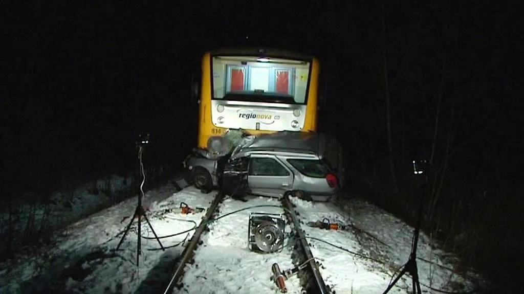 Srážka vlaku s automobilem na Jičínsku