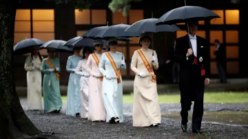 Japonský korunní princ Akishino a princezna Kiko přichází na ceremoniál