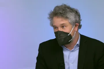 Pokud jen na pár dní zavřeme průmysl, pandemii výrazně srazíme, domnívá se epidemiolog Smejkal