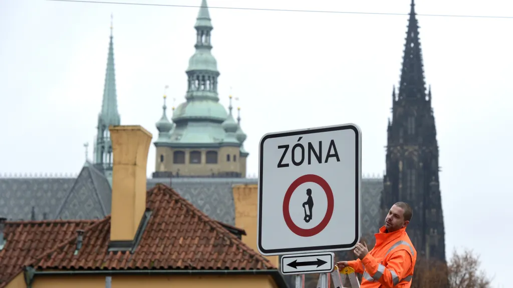 Cedule zakazující vjezd vozítek segway