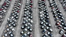 Auta v přístavu amerického města Baltimore