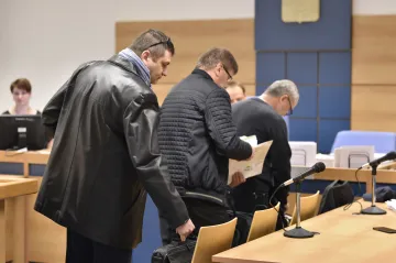 Promlčeno. Soud zastavil stíhání celníků v kauze lihové mafie