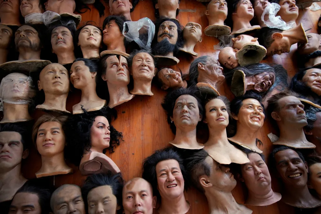 Výroba voskových figurín v Číně