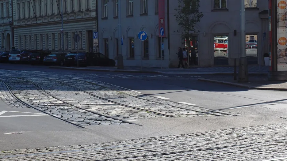 Tramvajové koleje u Bolzanovy ulice vznikly v 70. letech jako přeložka rušené tratě na třídě Vítězného února. Po zrušení tratě se příležitostně používaly k odstavování tramvají, než byly odpojeny