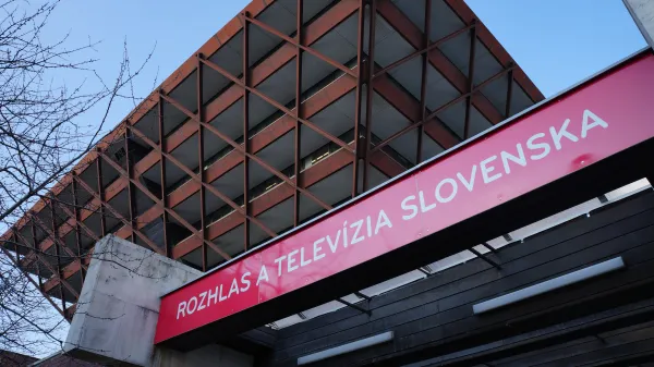 Slovenská vláda schválila zákon o televizi a rozhlasu, šéf stanice má skončit
