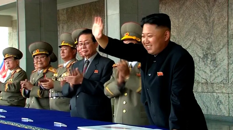 Kim Čong-un se rád ukazuje na vojenských přehlídkách