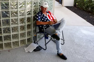 Amerika prochází předem zpochybněnými volbami. Hraje se o samotnou důvěru v demokracii