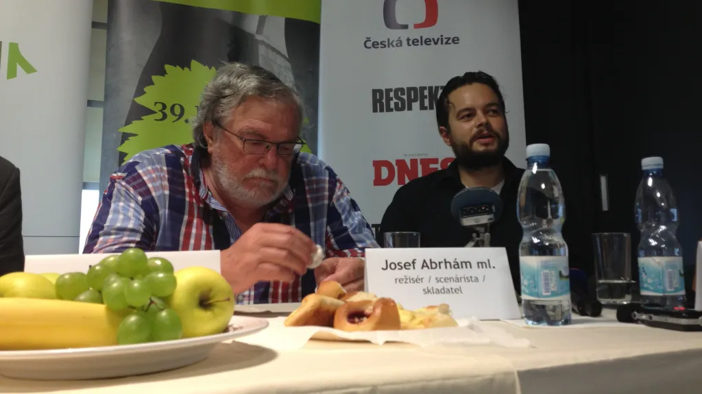 Dokument vznikl v režii Josefa Abrháma ml.