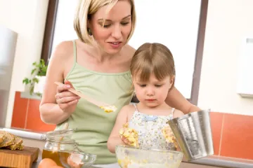 Jak si při mateřské legálně přivydělat?