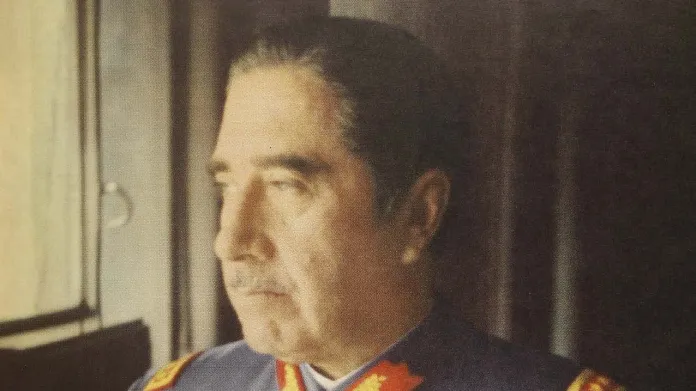 Augusto Pinochet na obálce časopisu pro mládež (1975)