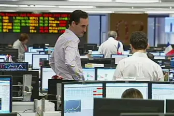 Na burzu se dá jít i s menšími částkami, jenže na kterou?