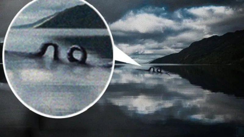 Koláž Daily Mirror o tom, jak by prý Nessie hlasovala v referendu