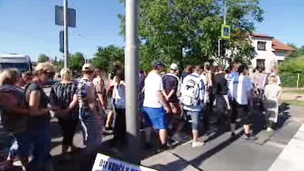 Blokace sjezdu u dálnice D11