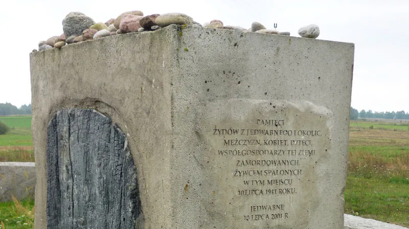 Pomník na paměť obětem masakru