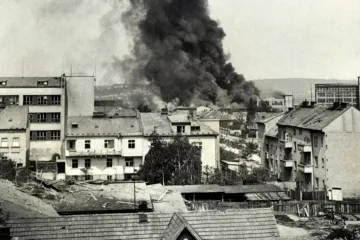 První den míru umírali oslavující lidé na ulicích měst. Rudá armáda bombardovala prchající Němce a s nimi i Čechy
