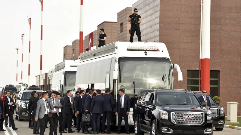 Na bezpečnost Merkelové dohlížejí v Turecku desítky policistů