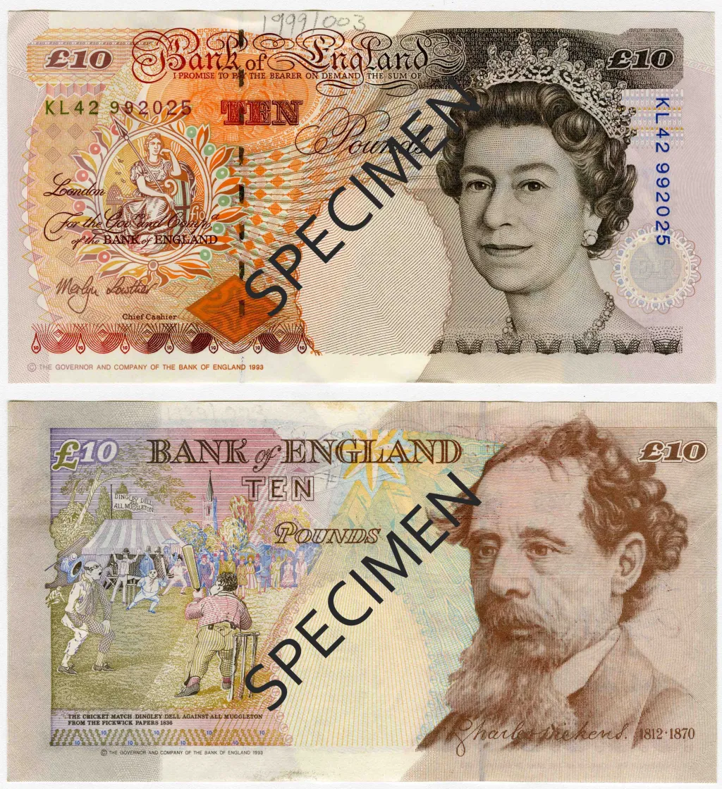Bankovka série E s královnou Alžbětou II. a Johnem Charlesem Dickensem v hodnotě deset liber (v oběhu od 22. 11. 1993 do 31. 7. 2003)