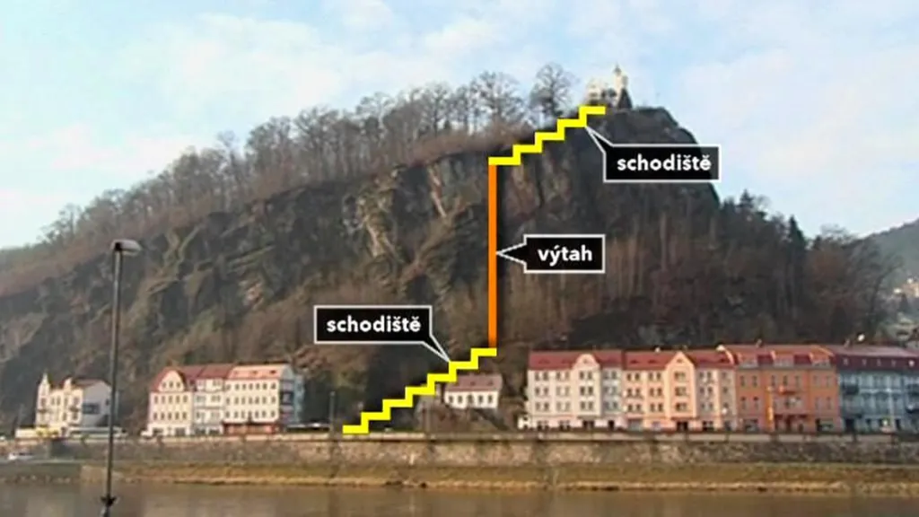 Výtah vozil cestující na vyhlídku nad městem