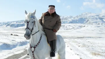Kim Čong-un při výstupu na horu Pektu