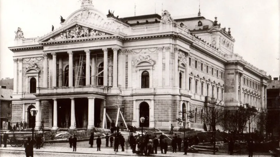 Mahenovo divadlo na archivním snímku