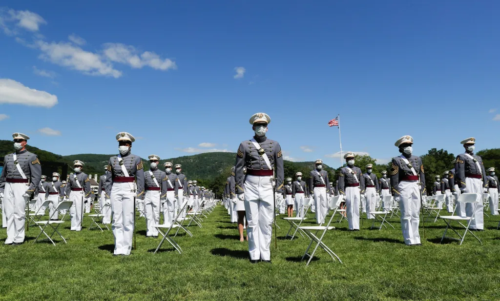 Slavnostní ukončení výcviku kadetů na Vojenské akademii Spojených států amerických známé jako West Point