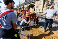 Během povodní si navzájem pomáhají kraje i záchranné složky