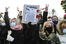 Stačí mít vestu PRESS a zatknou vás ještě před začátkem demonstrace, říká běloruský novinář