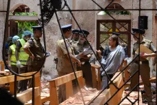 Srílanský premiér nevyloučil další útoky. K explozím, které byly zřejmě odvetou za Nový Zéland, se přihlásil IS
