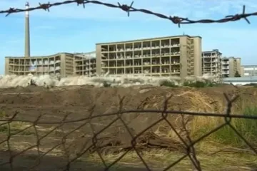 Místo obleků budou dělníci v areálu bývalého OP Prostějov „vyšívat“ elektrotechniku