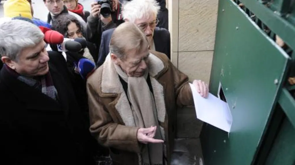 Havel předává protest