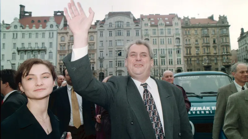 Miloš Zeman a autobus Zemák v roce 1998