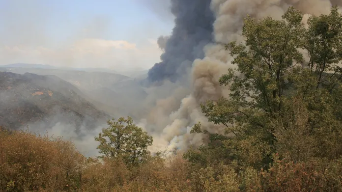 Rozsáhlý požár se blíží k Yosemitskému národnímu parku