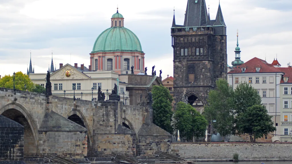 Karlův most se Staroměstskou mosteckou věží
