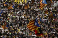 Desetitisíce lidí v Barceloně demonstrovaly za propuštění katalánských separatistických politiků