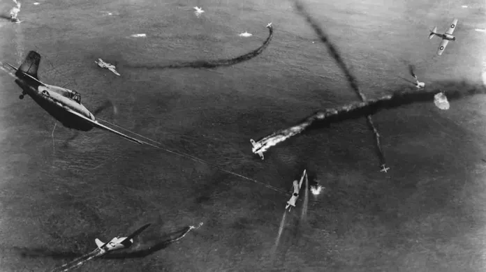 Vzdušný boj nad Midwayskými ostrovy - červen 1942. Japonským cílem „Operace MI“ bylo obsadit atol Midway a vylákat americké námořnictvo k „rozhodující bitvě“