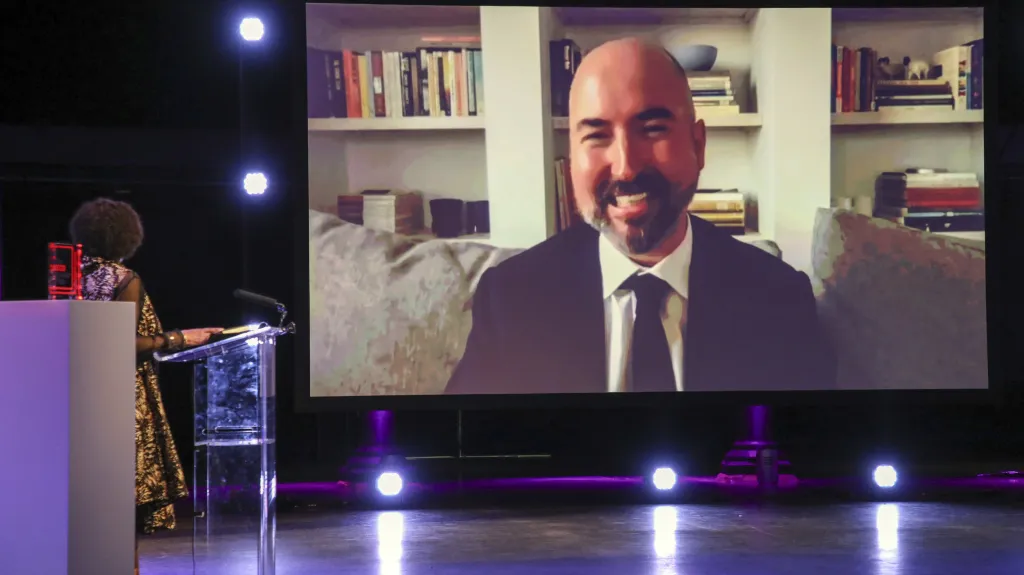 Douglas Stuart při vyhlášení Bookerovy ceny 2020