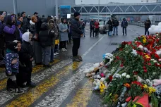 Rusko drží státní smutek za oběti střelby na předměstí Moskvy, soud obvinil čtyři lidi z terorismu