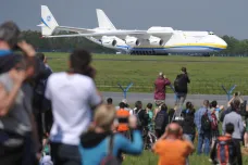 V Praze přistál Antonov An-225, největší letadlo světa