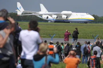 V Praze přistál Antonov An-225, největší letadlo světa