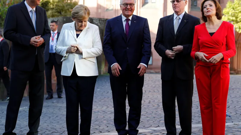Merkelová, Steinmeier a Lammert během oslav v Mohuči