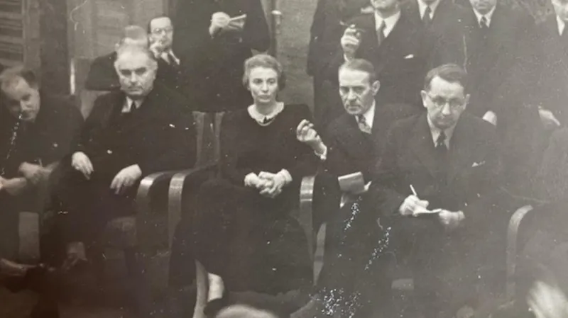 Shiela Grant Duffová v dopise Churchillovi při žádosti o setkání v červnu 1937 napsala, aby udělal vše, co je v jeho silách, protože je přesvědčená, že ČSR je „téměř zcela závislá“ na Británii